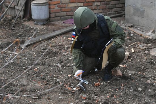 Последствия обстрела ВСУ жилого дома в Пологах Запорожской области