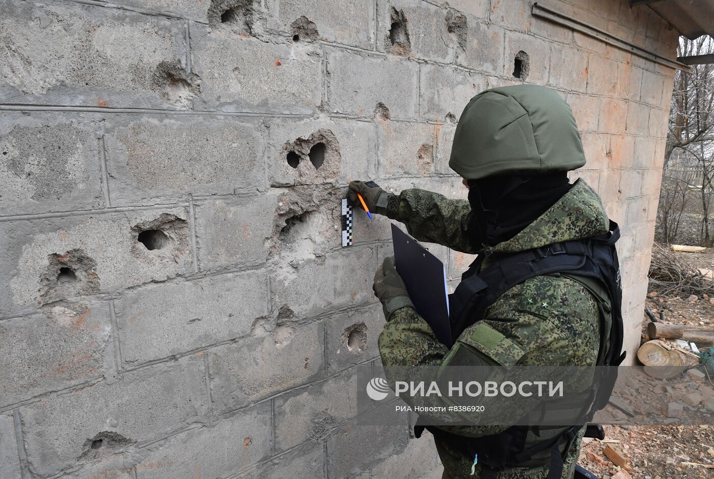 Последствия обстрела ВСУ жилого дома в Пологах Запорожской области