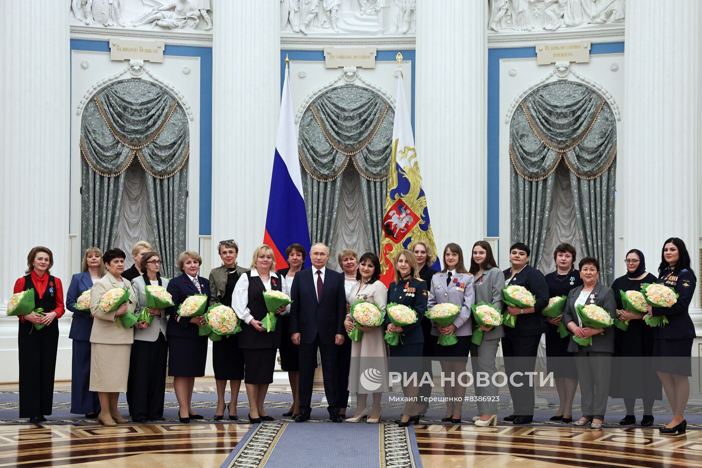 Президент РФ В. Путин вручил государственные награды выдающимся женщинам России