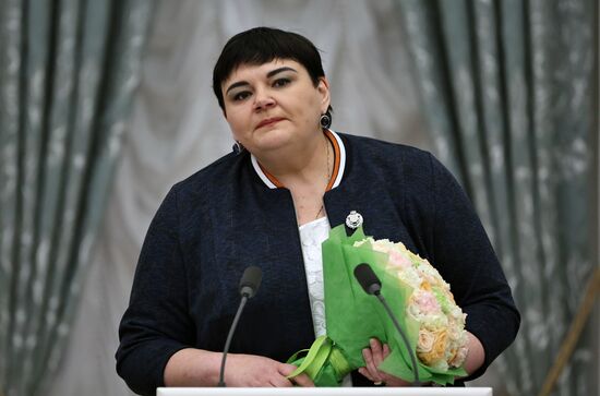 Президент РФ В. Путин вручил государственные награды выдающимся женщинам России