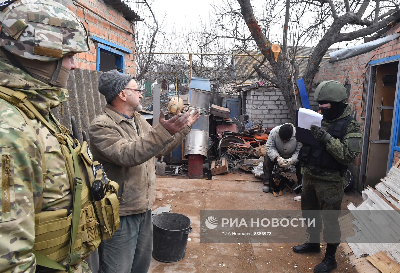 Последствия обстрела ВСУ жилого дома в Пологах Запорожской области