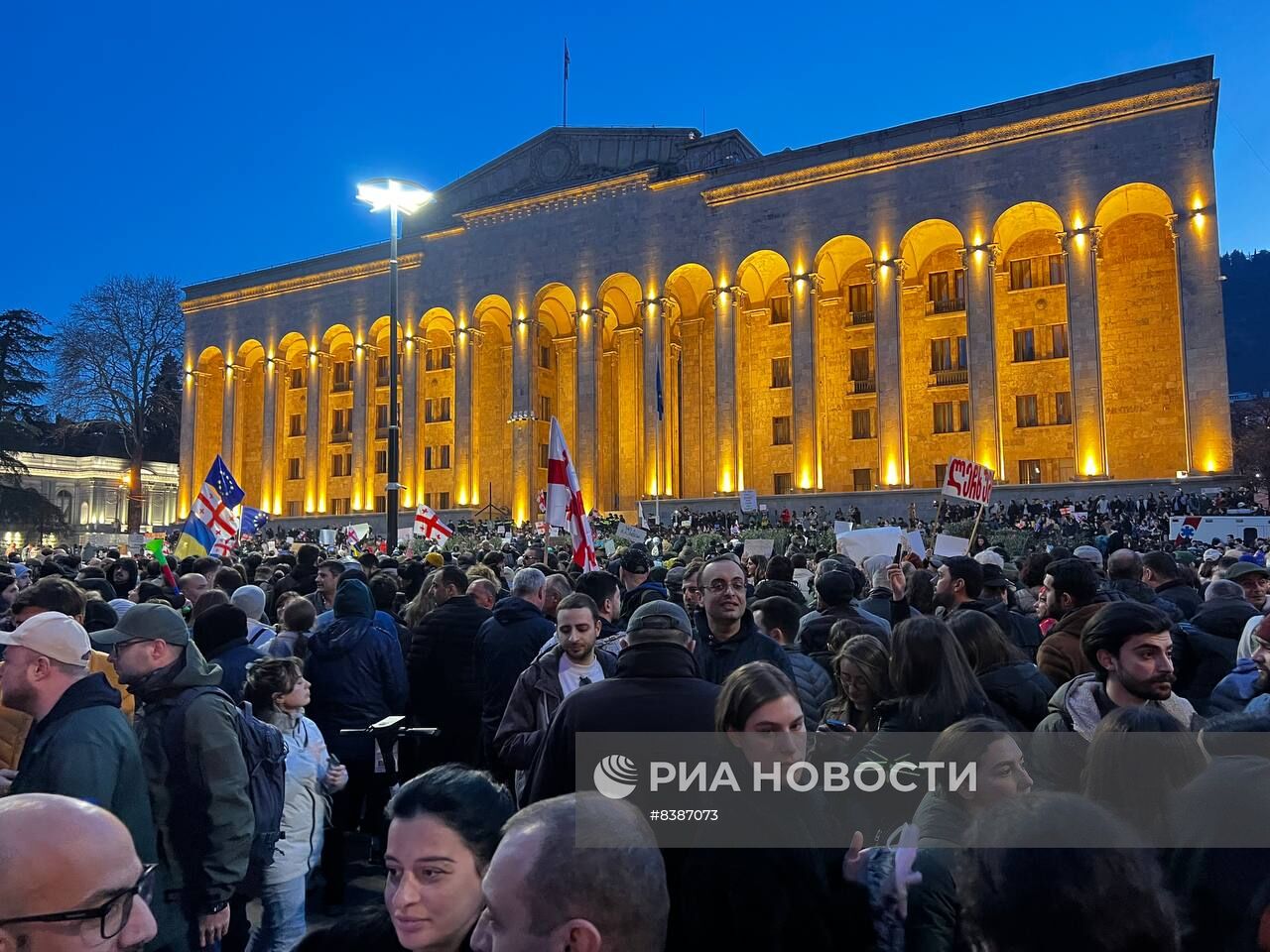 В Тбилиси проходит масштабная акция протеста