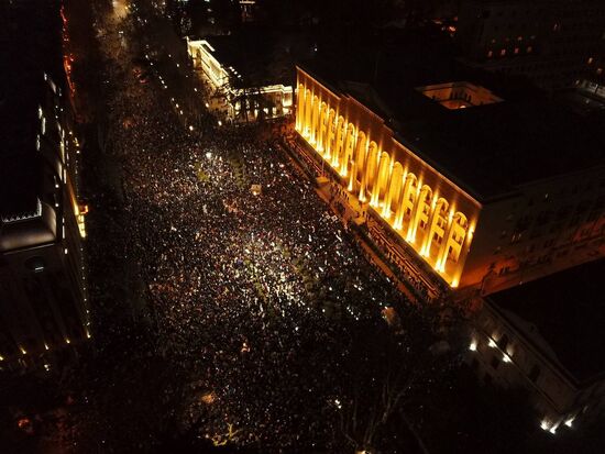 В Тбилиси проходит масштабная акция протеста