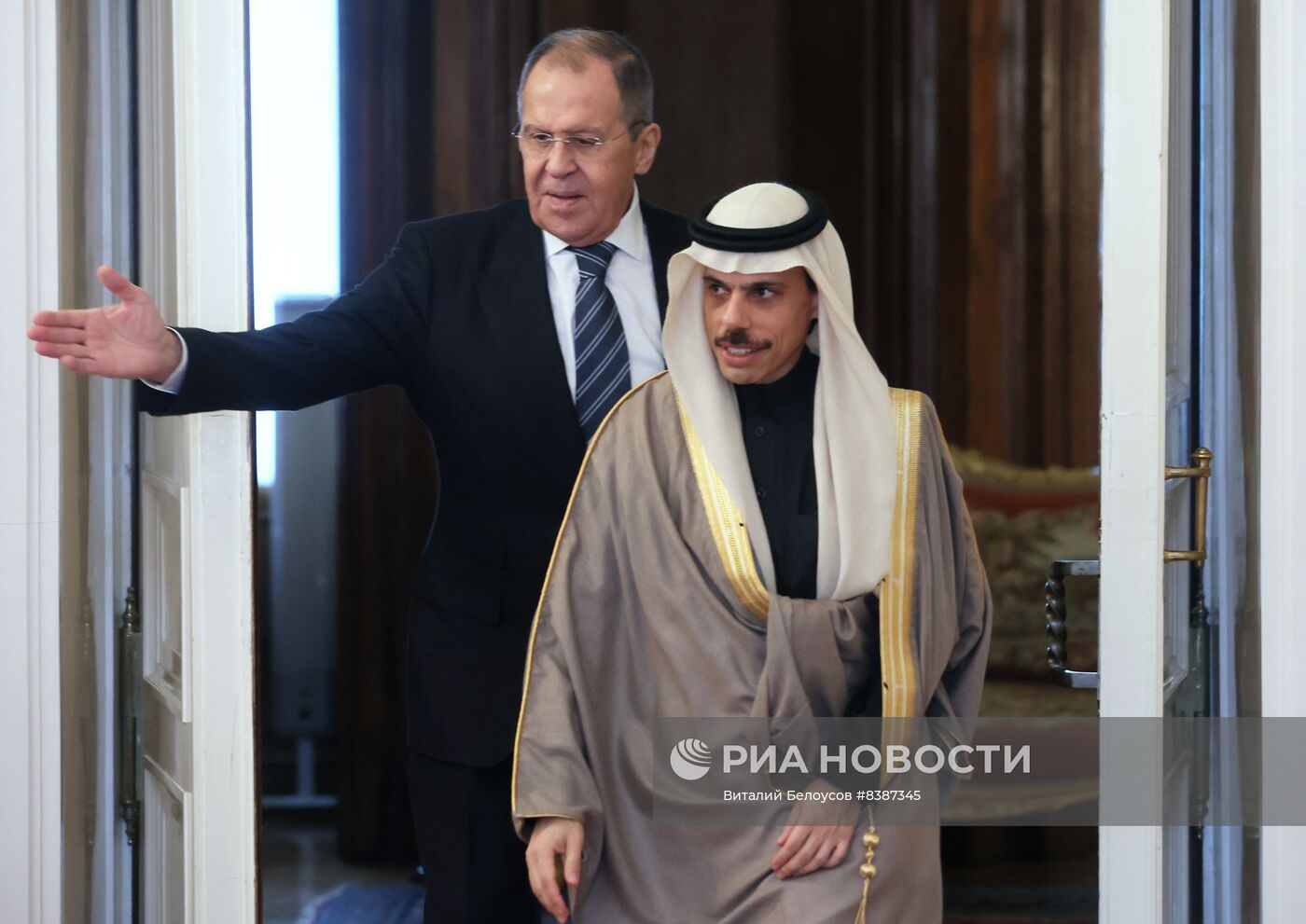 Встреча глав МИД РФ и Саудовской Аравии С. Лаврова и Ф. бен Фархана Аль Сауда