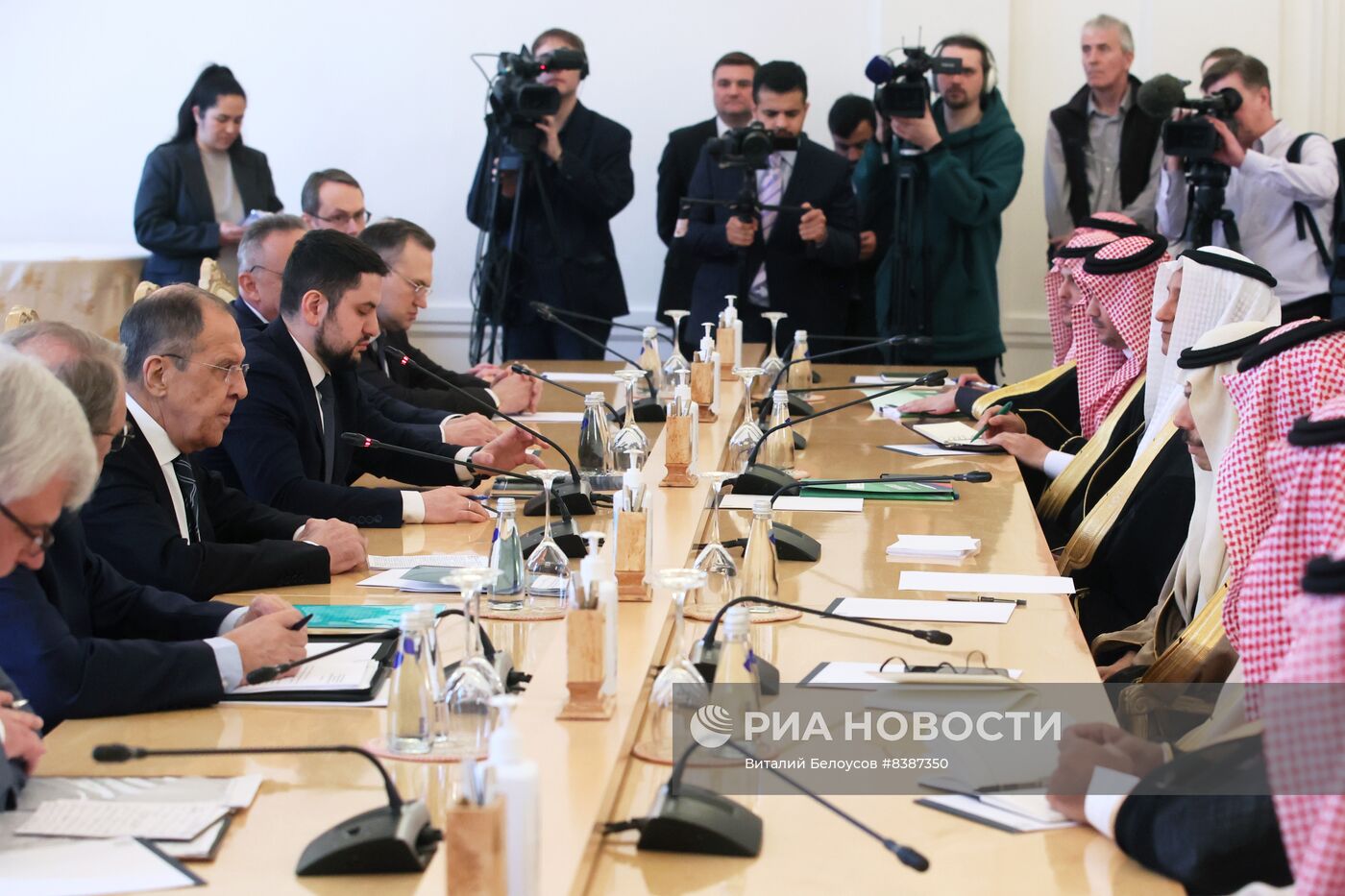 Встреча глав МИД РФ и Саудовской Аравии С. Лаврова и Ф. бен Фархана Аль Сауда