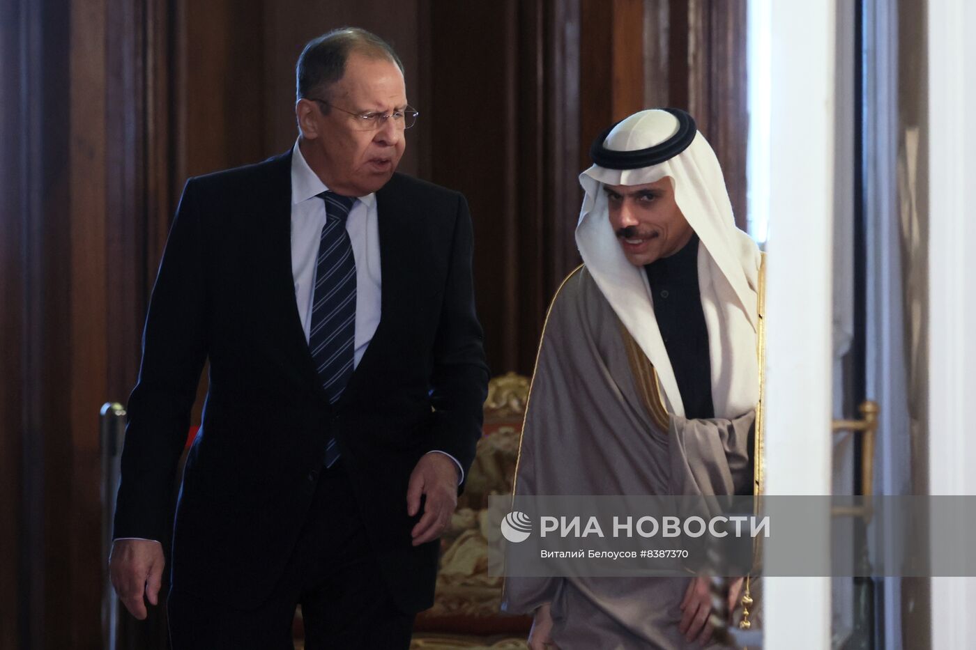 Встреча глав МИД РФ и Саудовской Аравии С. Лаврова и Ф. бен Фархана Аль Сауда