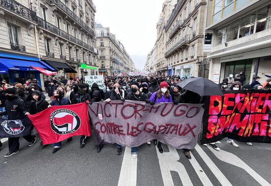 Протесты против пенсионной реформы в Париже