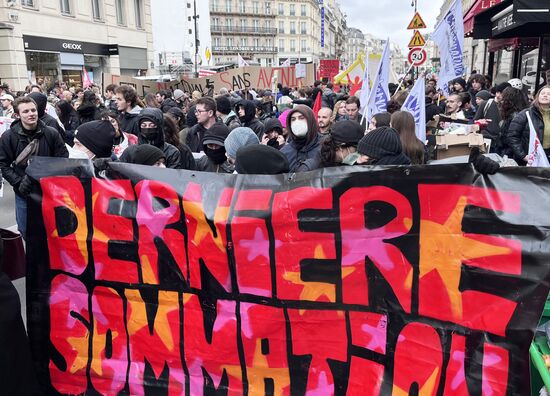 Протесты против пенсионной реформы в Париже