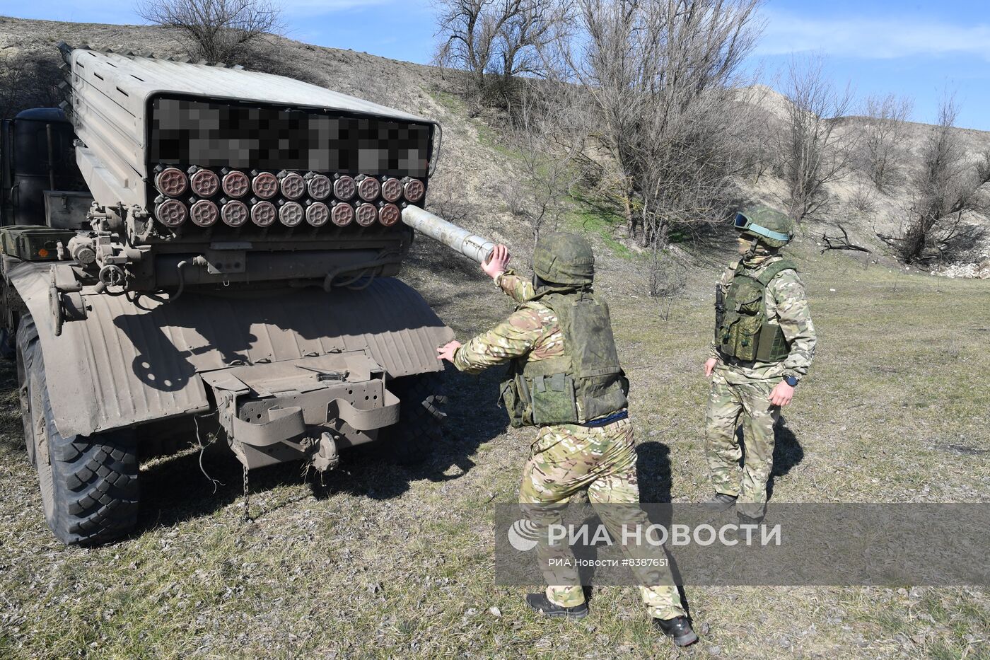 Работа РСЗО "Торнадо-Г" в южном секторе СВО