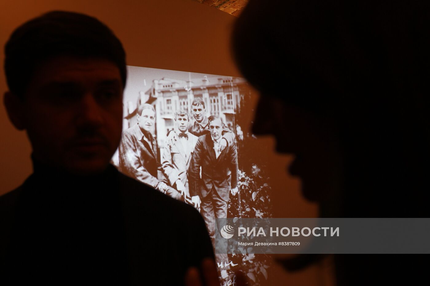 Открытие выставки "Главные хулиганы Москвы: книги и судьбы поэтов-имажинистов"