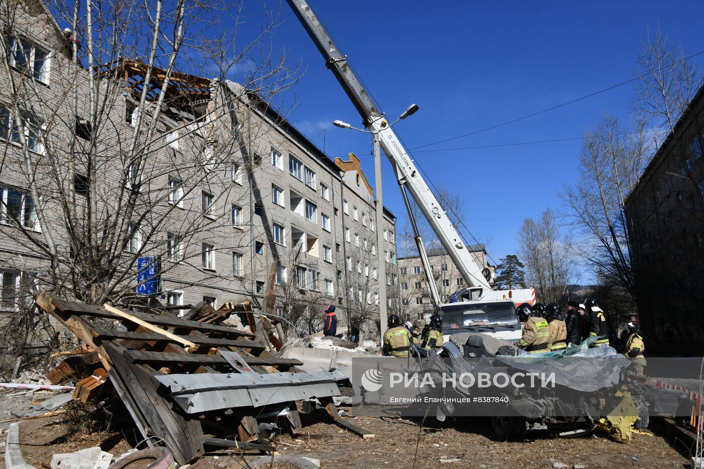 Ликвидация последствий взрыва газа в жилом доме в Чите