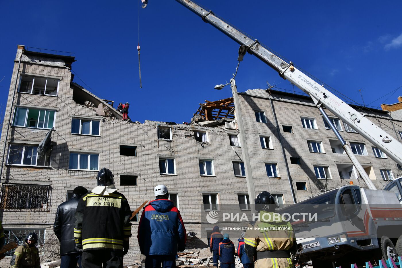 Ликвидация последствий взрыва газа в жилом доме в Чите