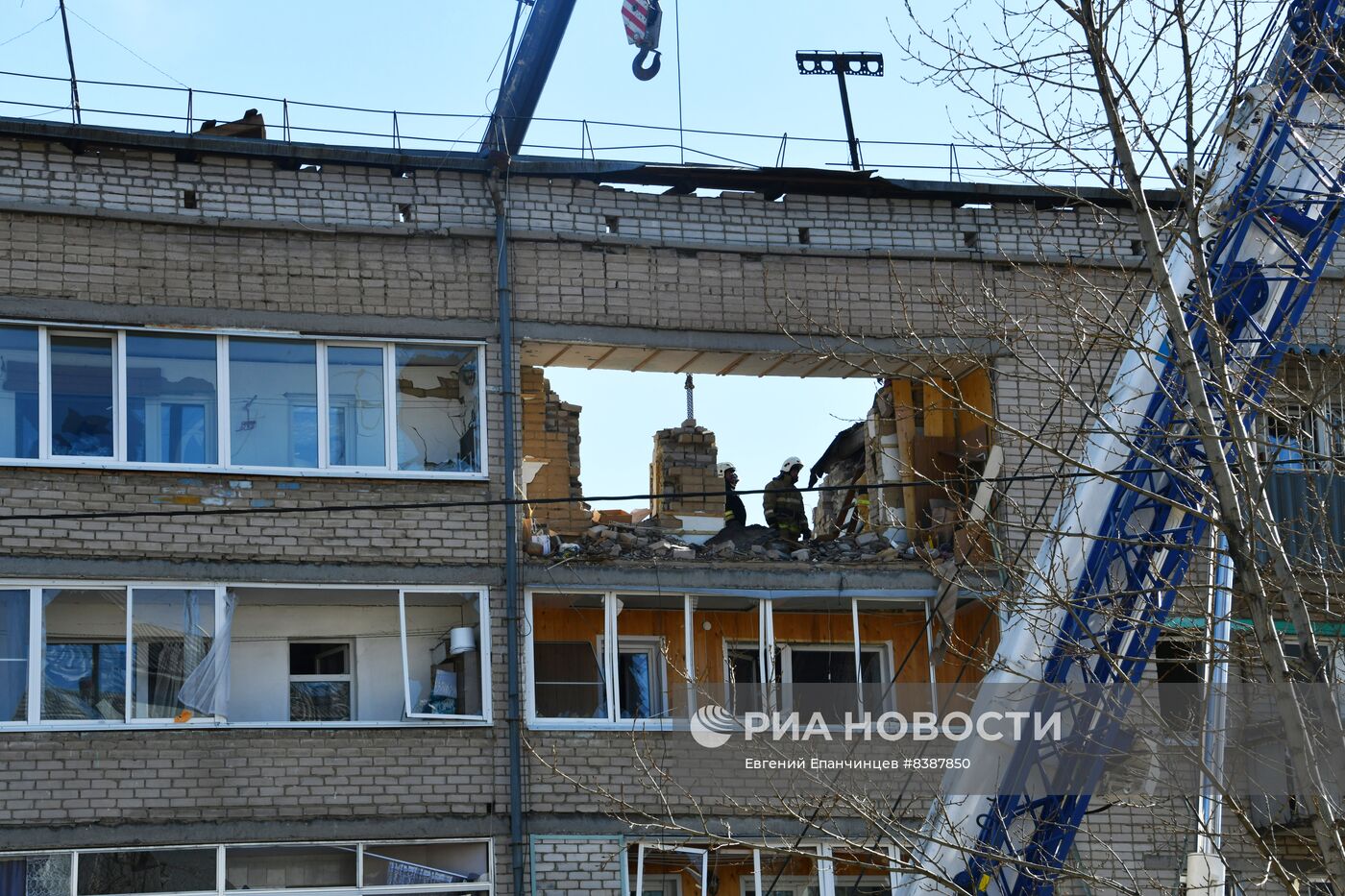 Ликвидация последствий взрыва газа в жилом доме в Чите