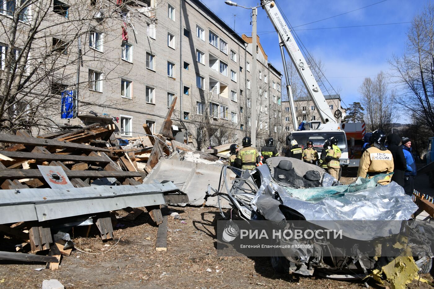 Ликвидация последствий взрыва газа в жилом доме в Чите