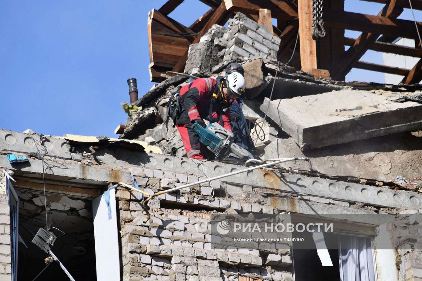 Ликвидация последствий взрыва газа в жилом доме в Чите