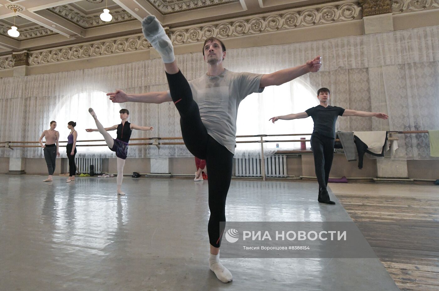 Репетиция балета в театре "Донбасс опера"