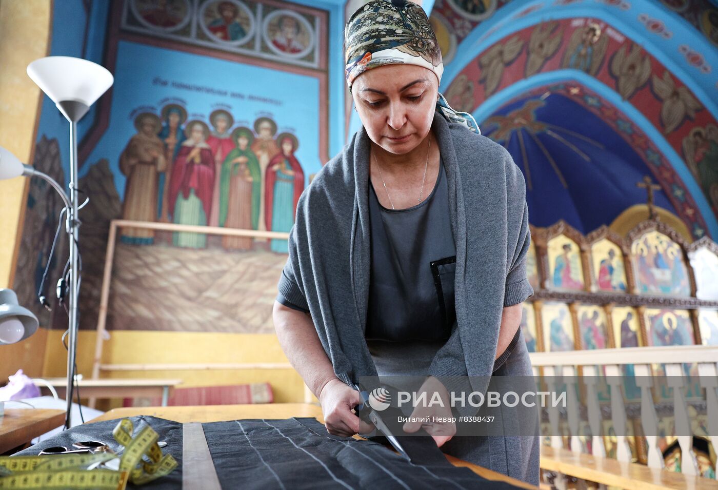 Пошив маскировочных сетей в храме Калининграда 