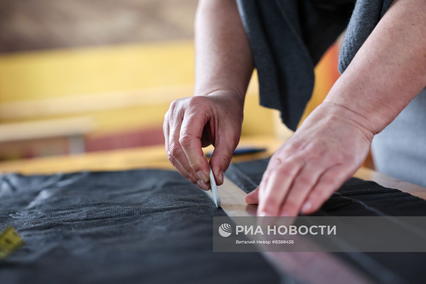 Пошив маскировочных сетей в храме Калининграда 