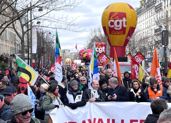 Протесты против пенсионной реформы продолжаются в Париже