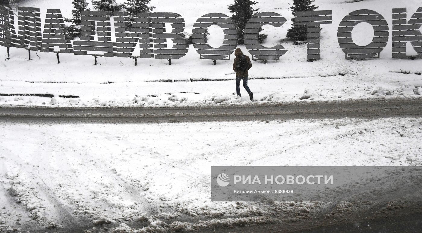 Снегопад во Владивостоке