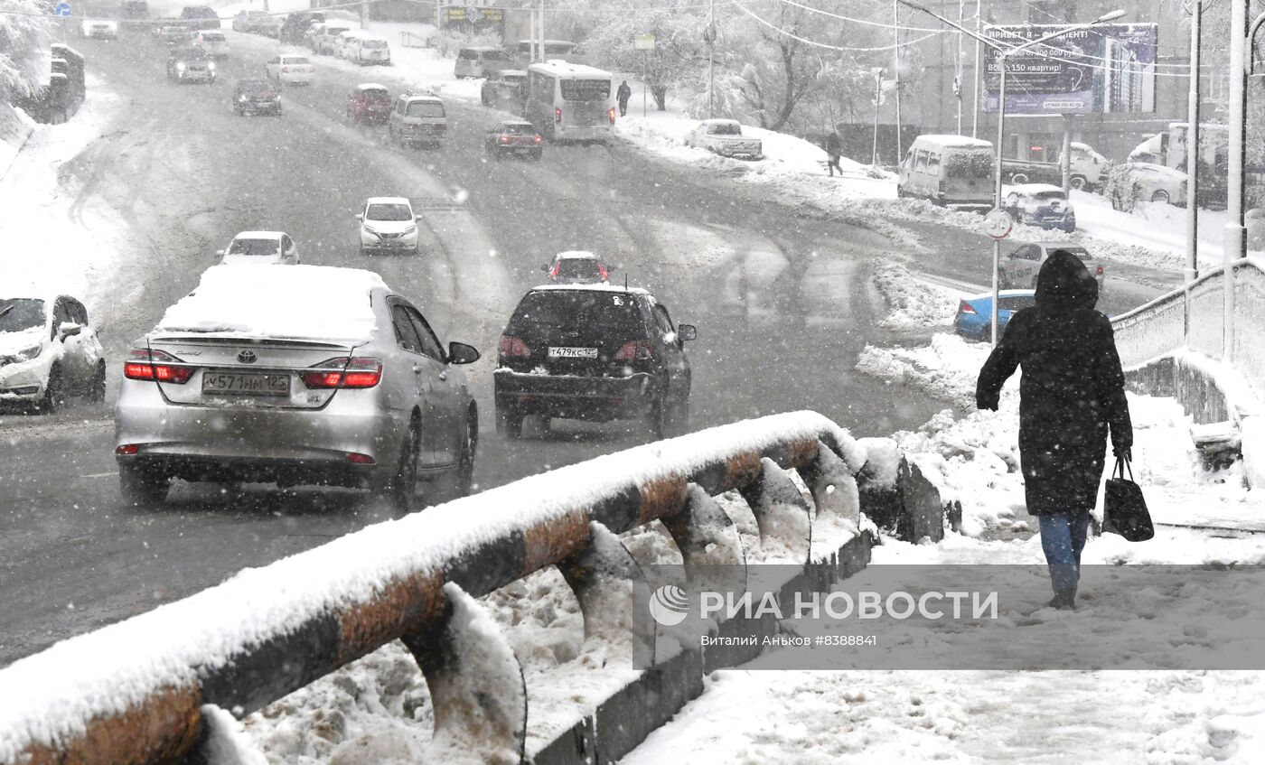 Снегопад во Владивостоке