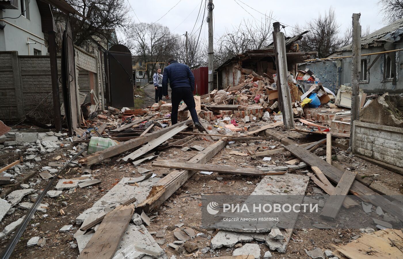 Последствия обстрела Калининского района Донецка
