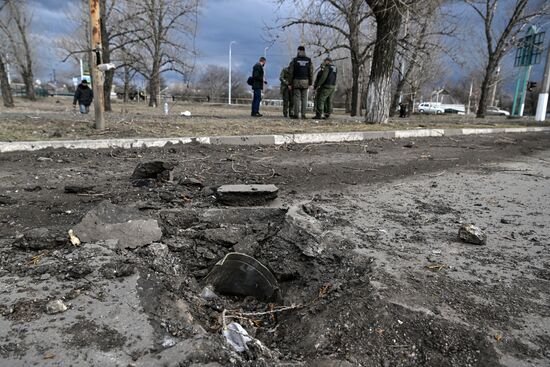 Последствия обстрела Перевальска в ЛНР из РСЗО HIMARS