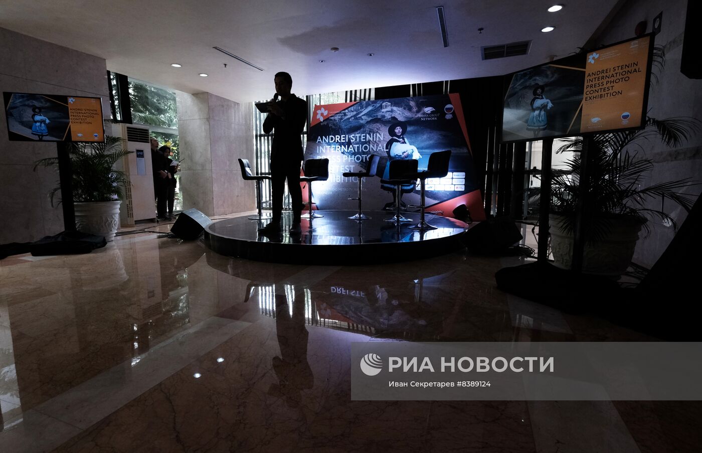 Открытие выставки победителей конкурса им. Андрея Стенина в Джакарте