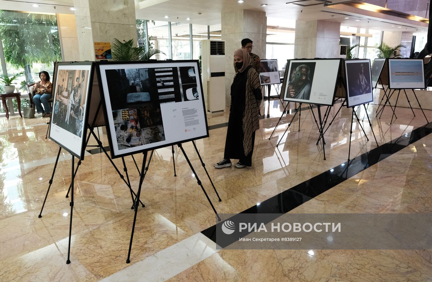 Открытие выставки победителей конкурса им. Андрея Стенина в Джакарте