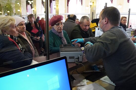 Новые пункты оформления паспортов РФ открылись в Донецке