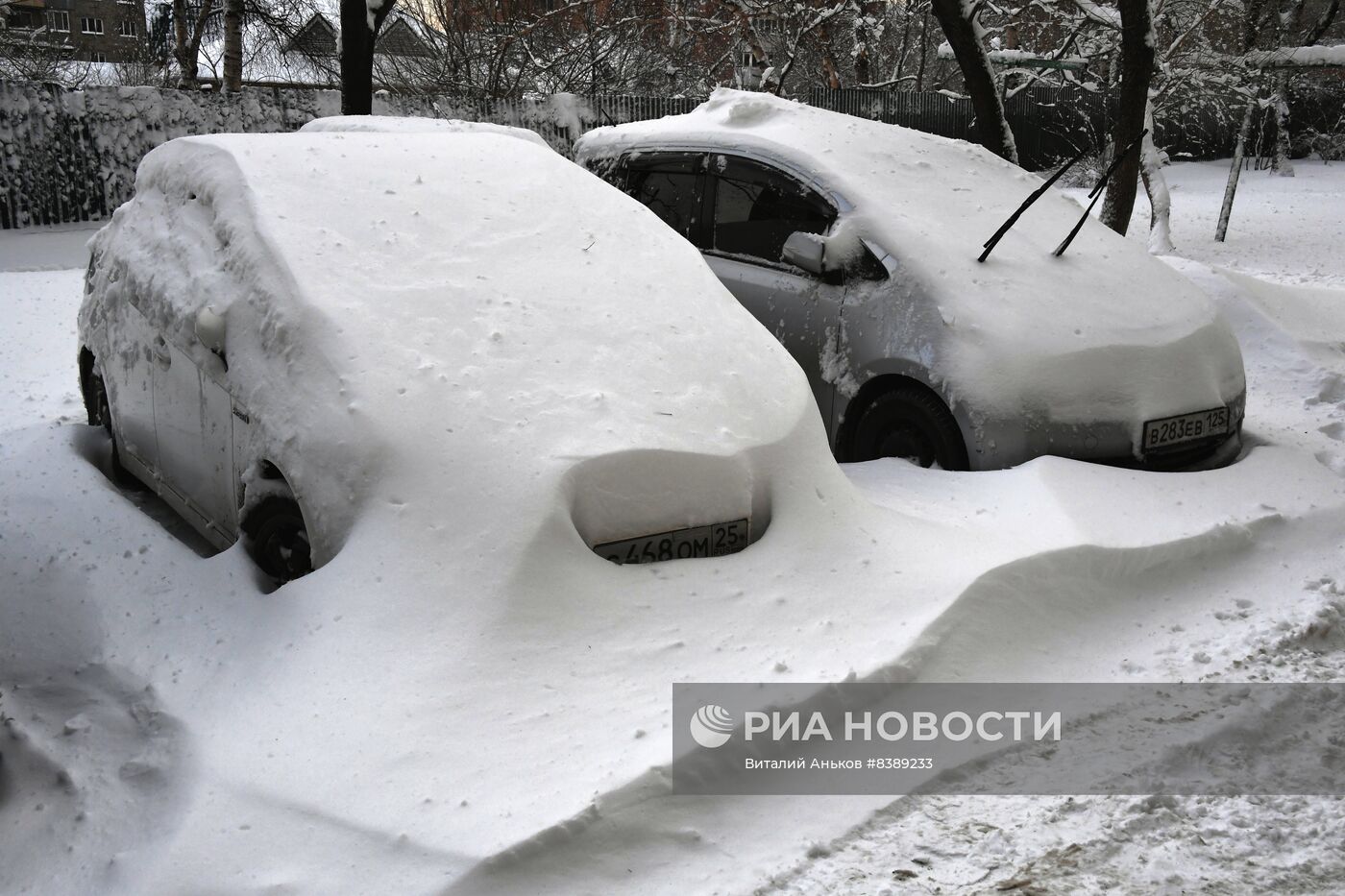 Последствия снегопада во Владивостоке