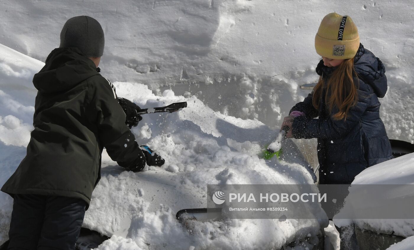 Последствия снегопада во Владивостоке