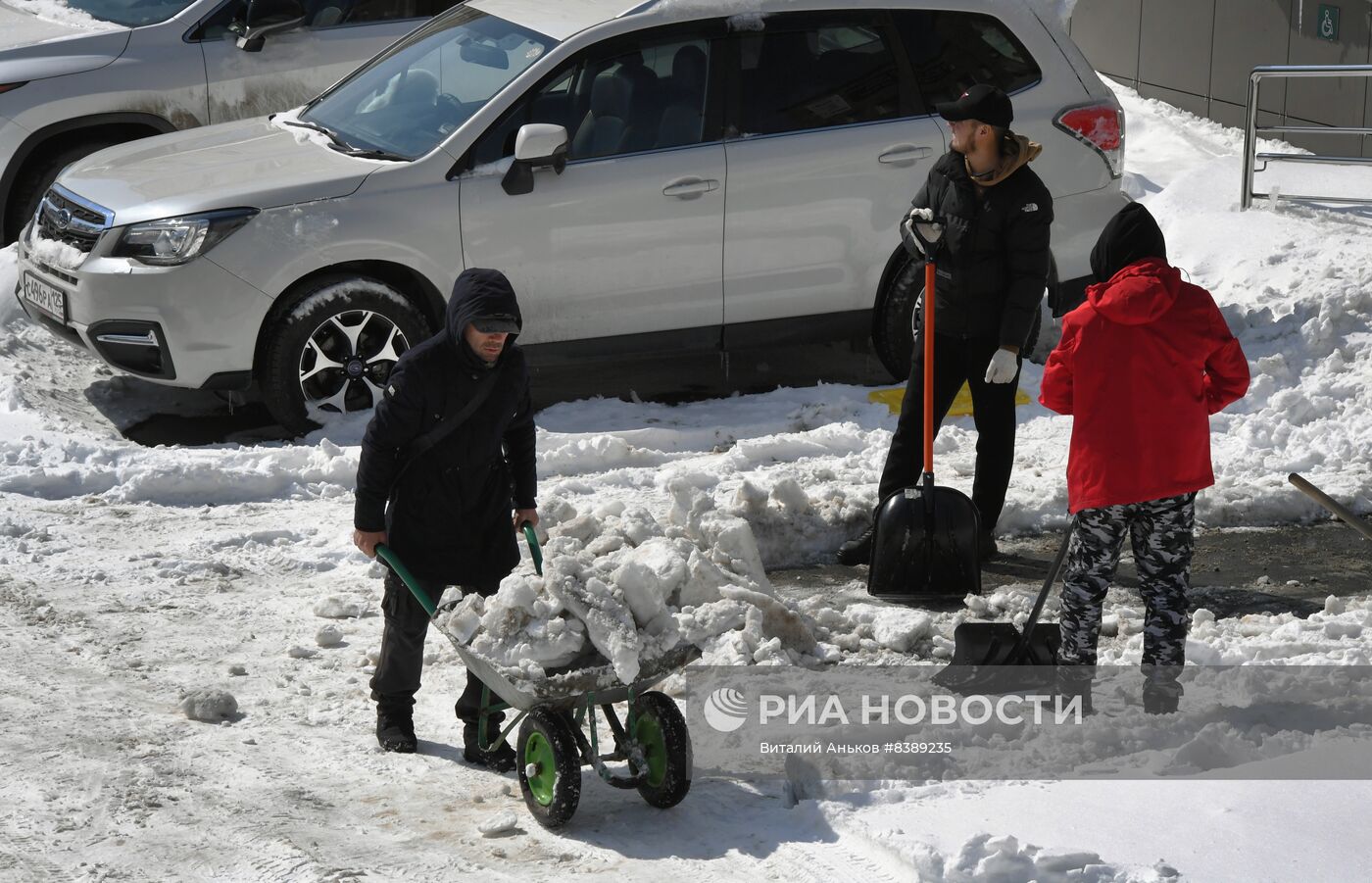 Последствия снегопада во Владивостоке