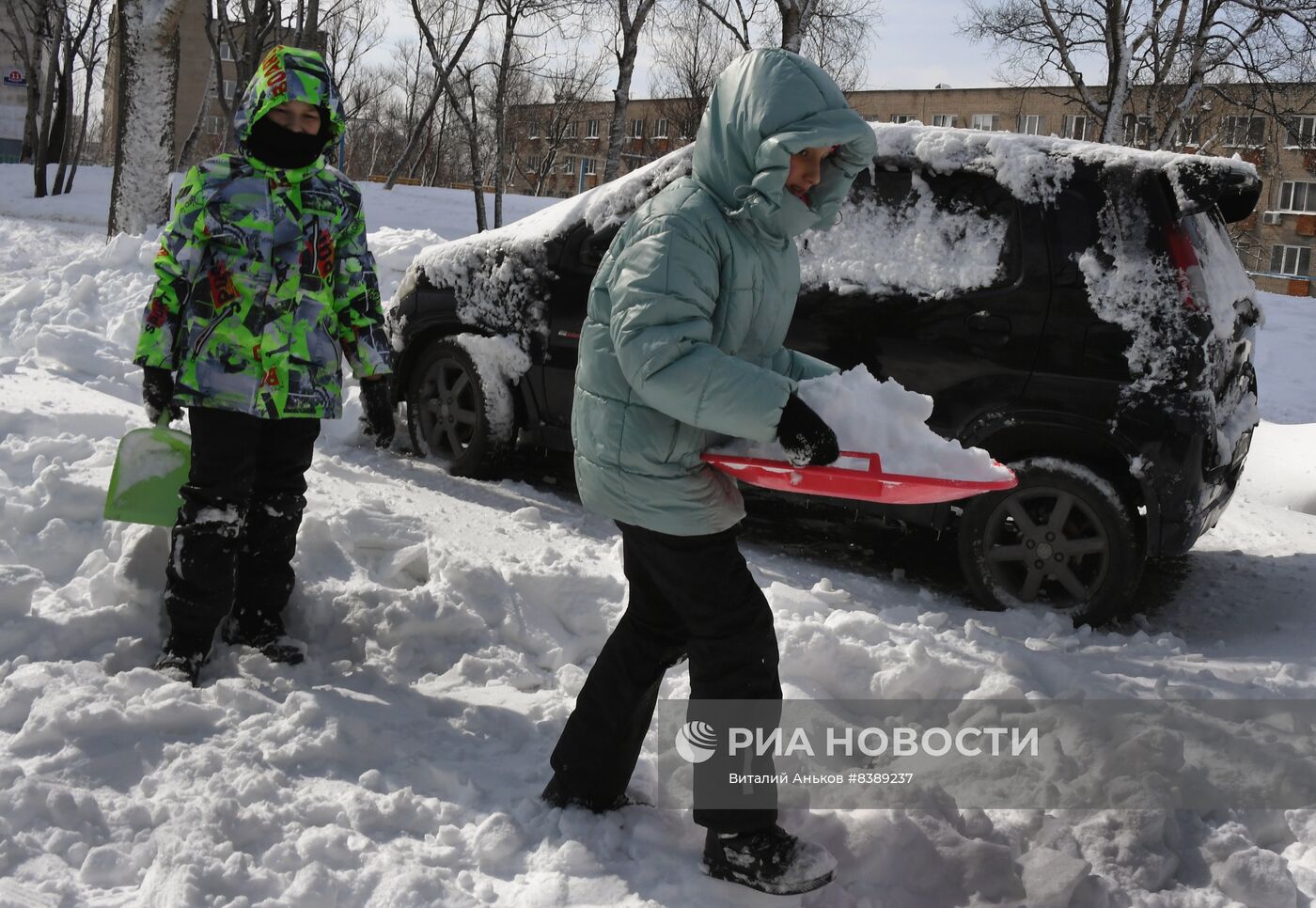 Последствия снегопада во Владивостоке