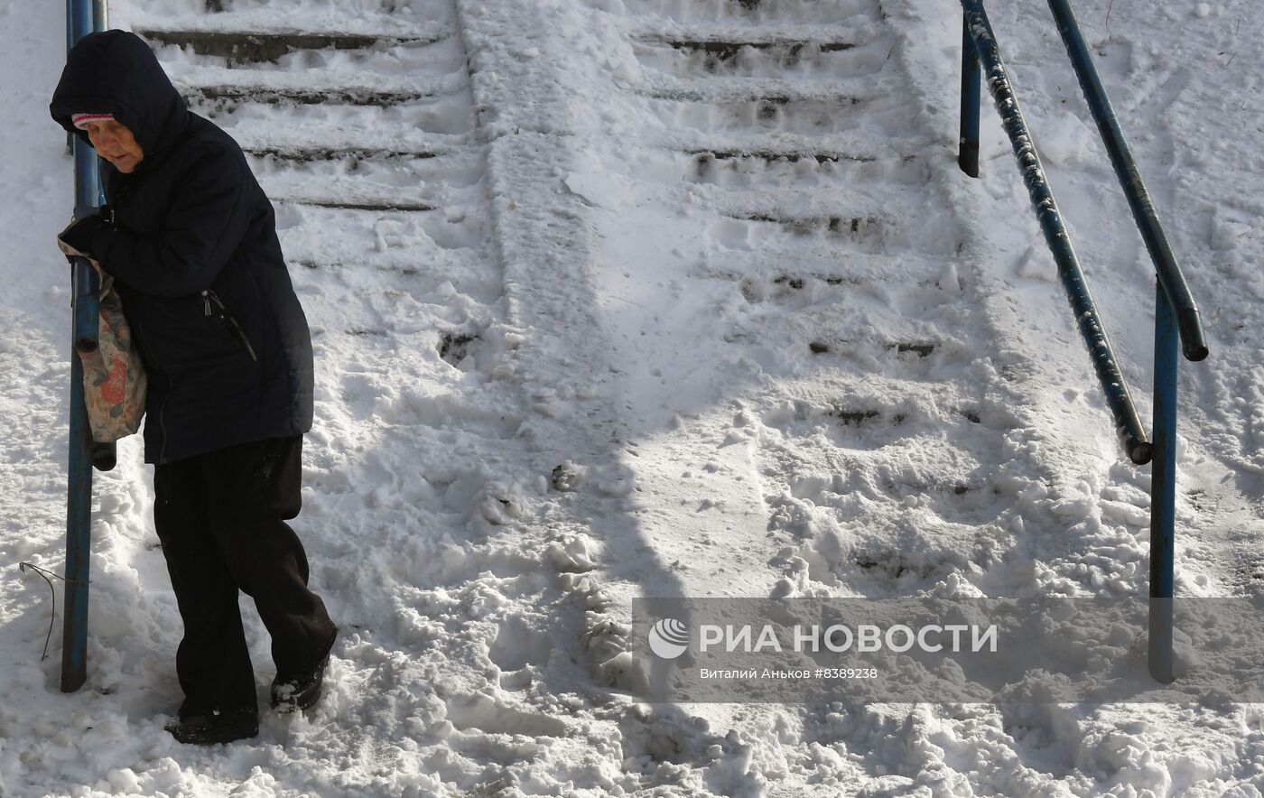 Последствия снегопада во Владивостоке