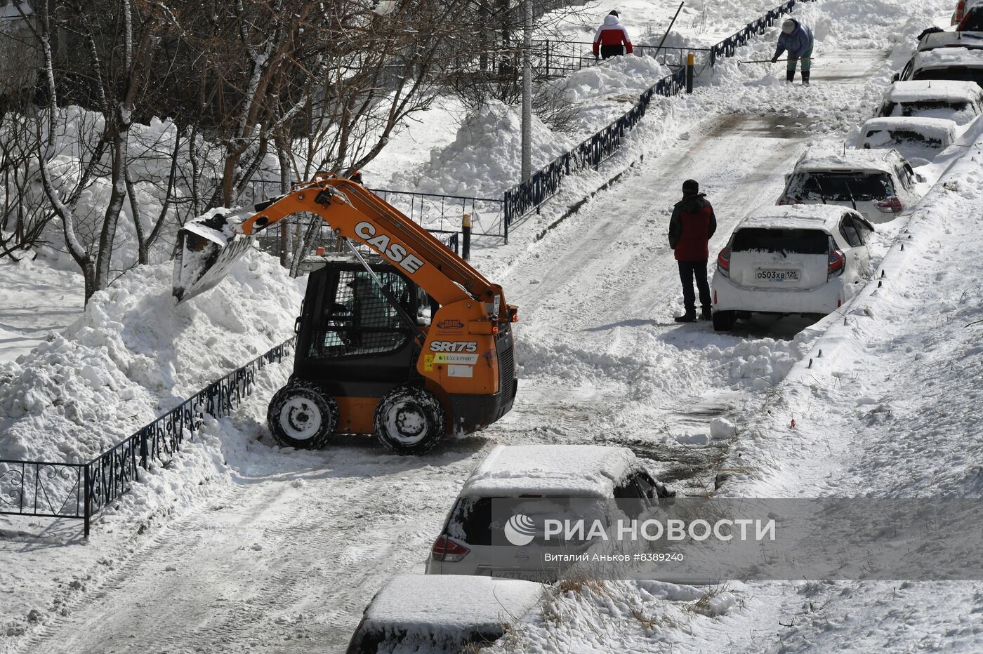 Последствия снегопада во Владивостоке