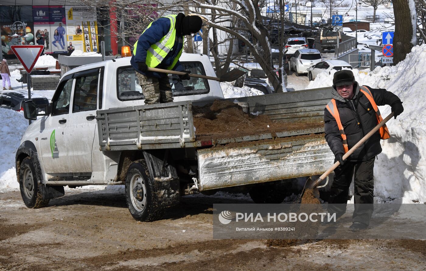 Последствия снегопада во Владивостоке