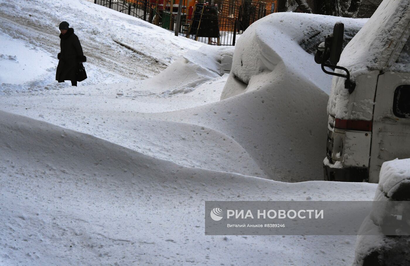 Последствия снегопада во Владивостоке