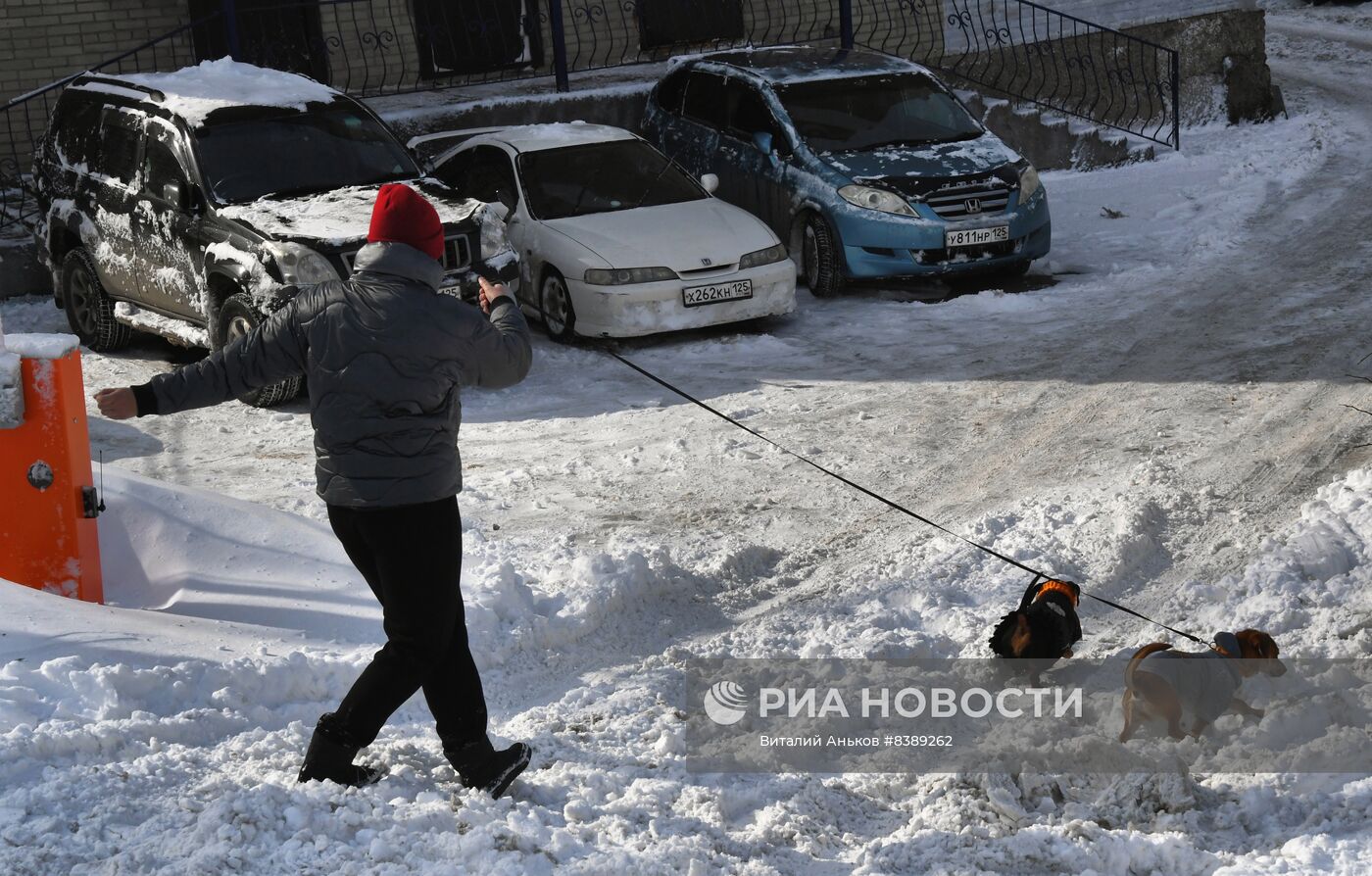 Последствия снегопада во Владивостоке