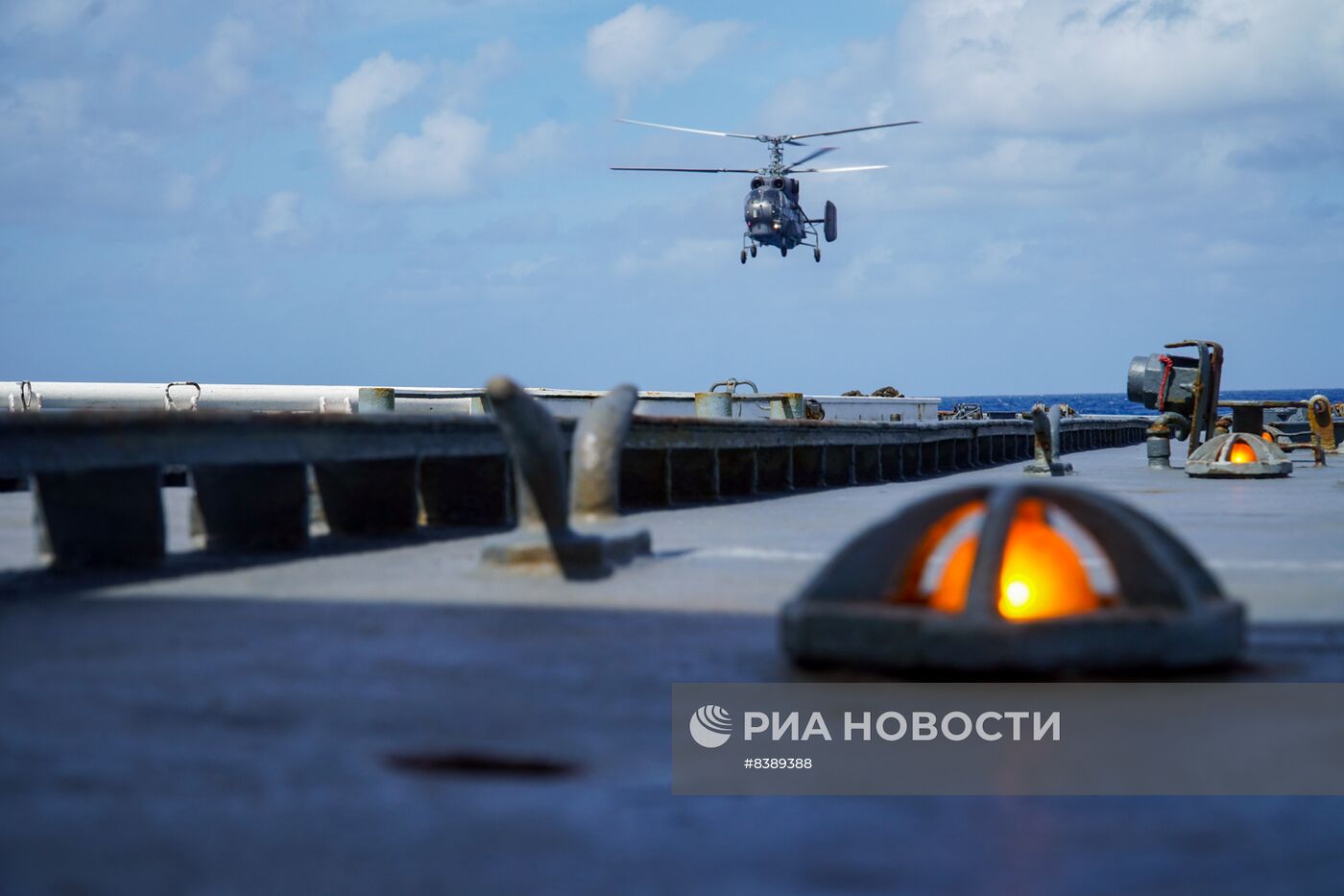 Вертолетчики Северного флота провели тренировку по поиску подводных лодок в Индийском океане