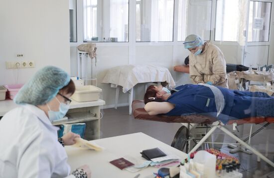 Сдача крови донорами в ДНР