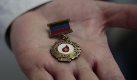 Сдача крови донорами в ДНР