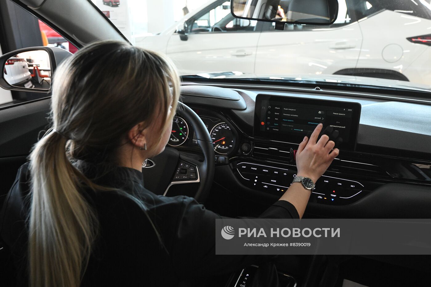 Старт продаж автомобилей "Москвич" у всех официальных дилеров