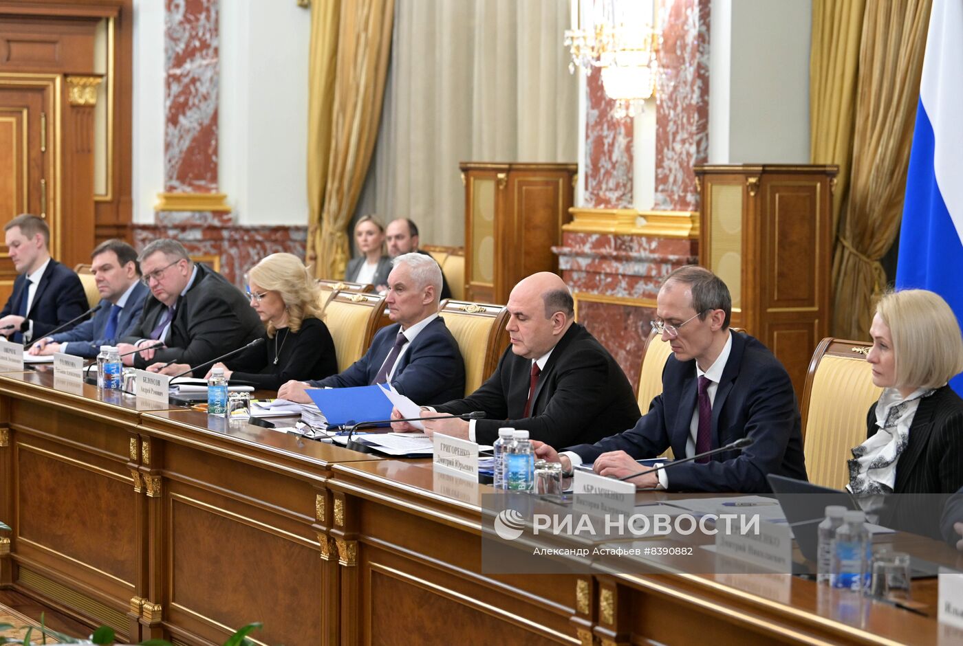 Премьер-министр РФ М. Мишустин встретился с членами фракции КПРФ