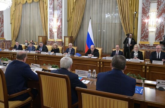 Премьер-министр РФ М. Мишустин встретился с членами фракции КПРФ