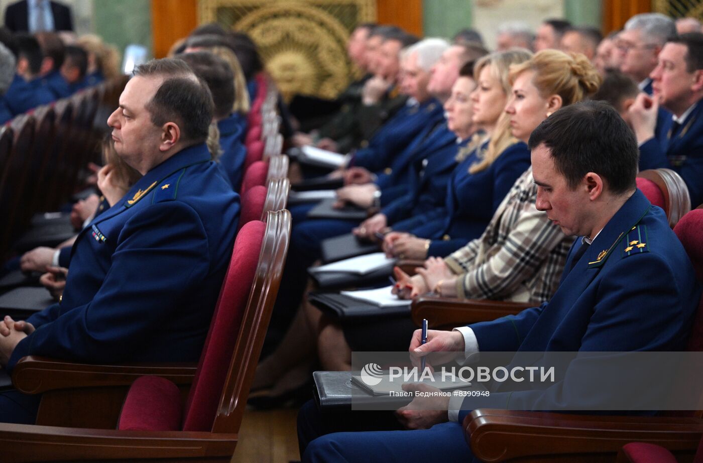 Президент РФ В. Путин принял участие в заседании коллегии Генпрокуратуры
