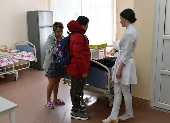 Мальчика Федора, пострадавшего при теракте в Брянской области, выписали из больницы