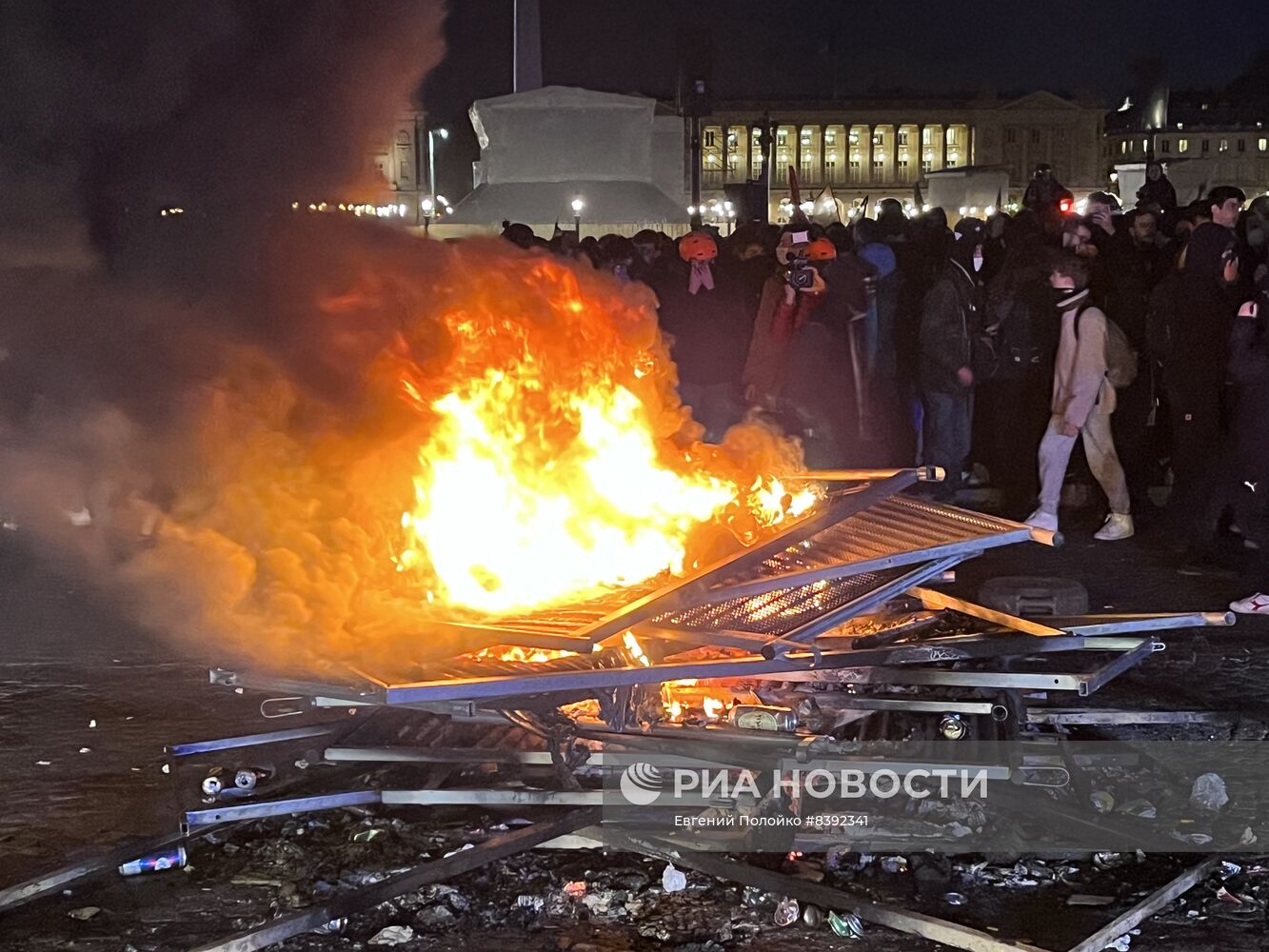 Протесты против пенсионной реформы продолжаются в Париже