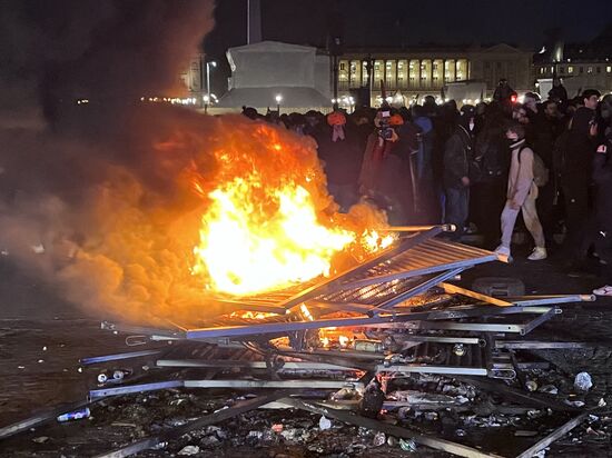 Протесты против пенсионной реформы продолжаются в Париже