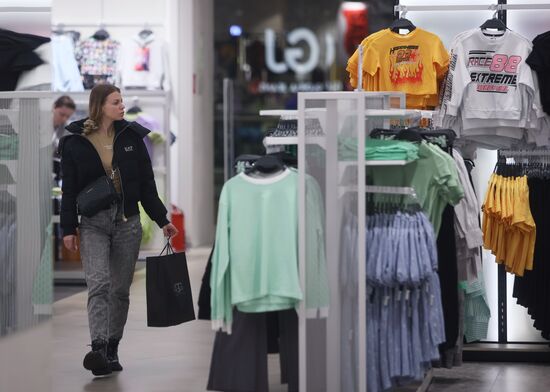 Работа флагманского магазина Gloria Jeans в Москве